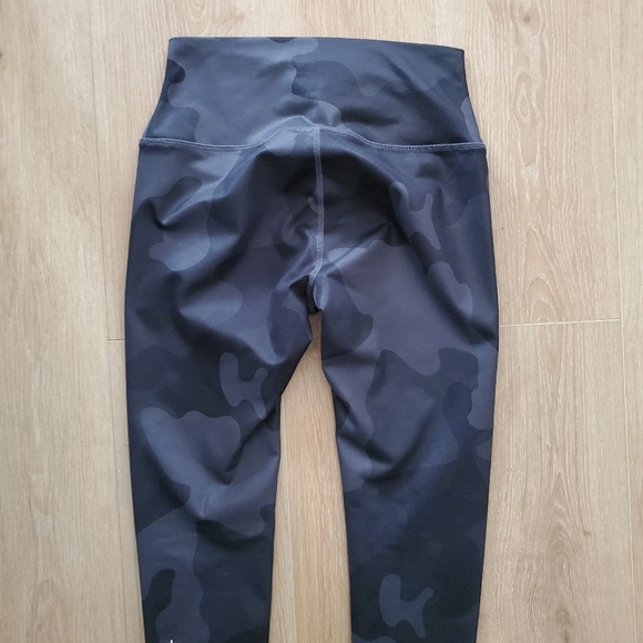 ALO Yoga Black Camouflage Leggings - Picture 4 of 6